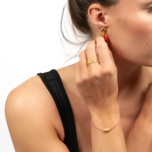 Le coffret cadeau trois bijoux Eugénie par Photyne - le Plaisir d'offrir sans choisir : boucles d'oreilles dorée or fin, bagues martelée et bracelet orné d’un poisson doré à l’or 24K