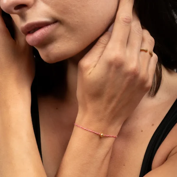 Coffret cadeau Loukia - gros plan sur la bague et le bracelet Loukia - Photyne