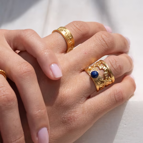Bague surmonté d'une pierre semi précieuse en lapis lazuli - modèle Uranie - Photyne