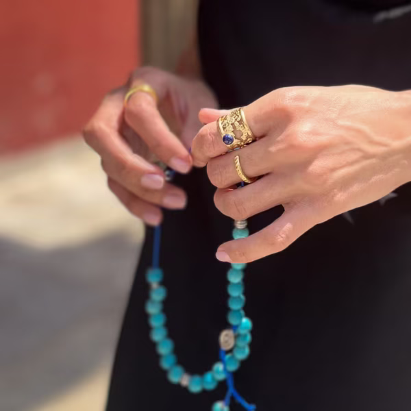 Bague Uranie et sa pierre bleu en lapis lazuli - un bijou Photyne