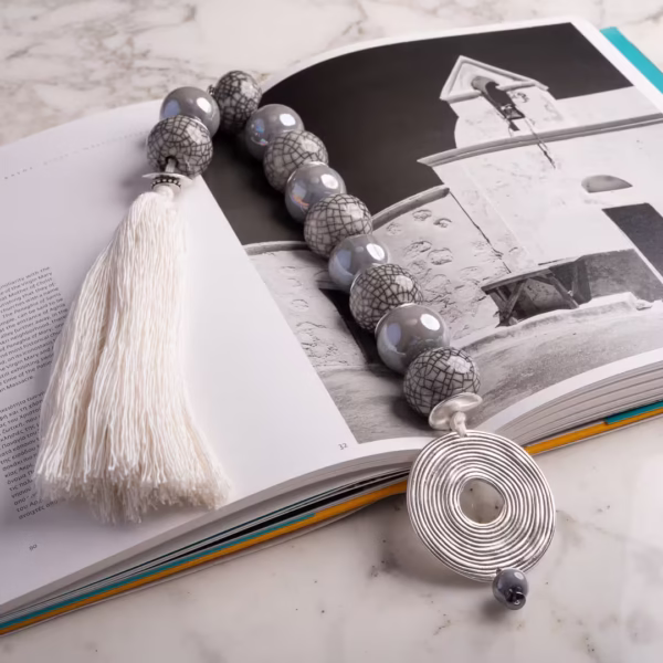 Komboloi de table pour décorer votre intérieur-perles de céramique grises-Lissos- Photyne