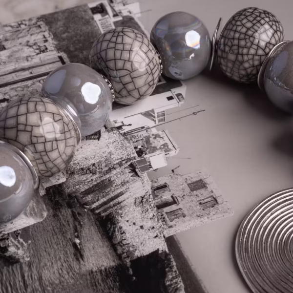 Komboloi décoratif grec fait main-gros plan sur les perles de céramique-modèle Lissos- Photyne