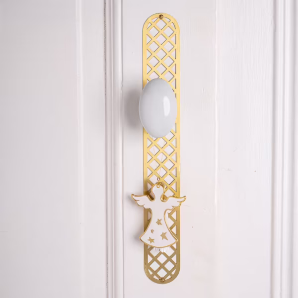 Porte bonheur décoratif ange doré, objet artisanal méditerranéen à suspendre, protection et énergies positives, savoir faire artisanal Photyne.