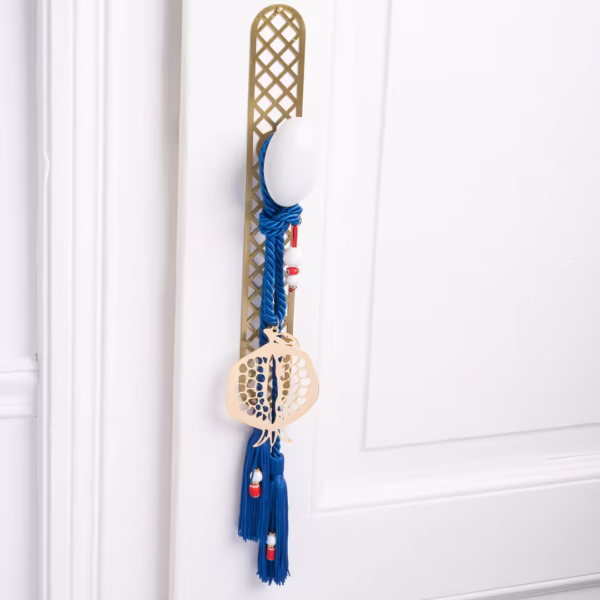 Porte-bonheur grenade dorée, symbole de fertilité et abondance, talisman protecteur méditerranéen à suspendre, une création Photyne.