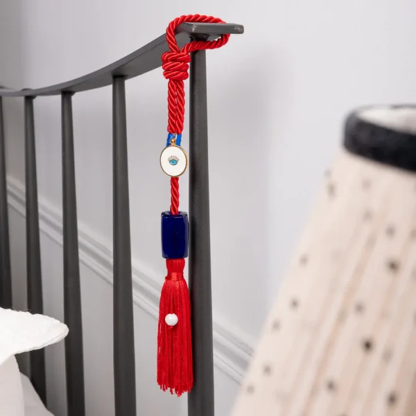 Objet déco porte bonheur Kyvos, perle bleue et cordon passementerie, protection du foyer et énergies positives, savoir faire artisanal Photyne.