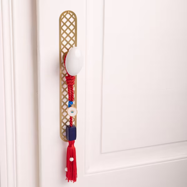 Porte-bonheur à suspendre, perle grecque bleue et cordon artisanal, symbole méditerranéen de protection, savoir faire artisanal Photyne.