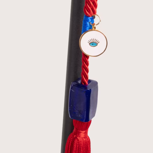 Talisman décoratif Kyvos, perle bleue et cordon artisanal, éloigne le mauvais œil et attire la chance, une création originale Photyne.