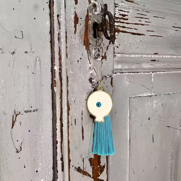 Objet porte chance à suspendre, grenade stylisée avec œil bleu contre le mauvais œil, déco porte-bonheur grecque, savoir faire artisanal Photyne.