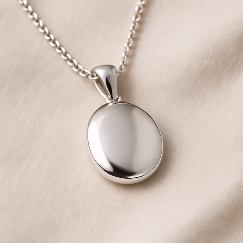 Médaillon argent-Nettoyage des bijoux en argent noirci -Illustration blog Photyne