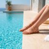 Sandales cuir naturel et lanières fines pour femme - portées au bord de la piscine - fait main en Grèce - modèle Heraklion – Photyne