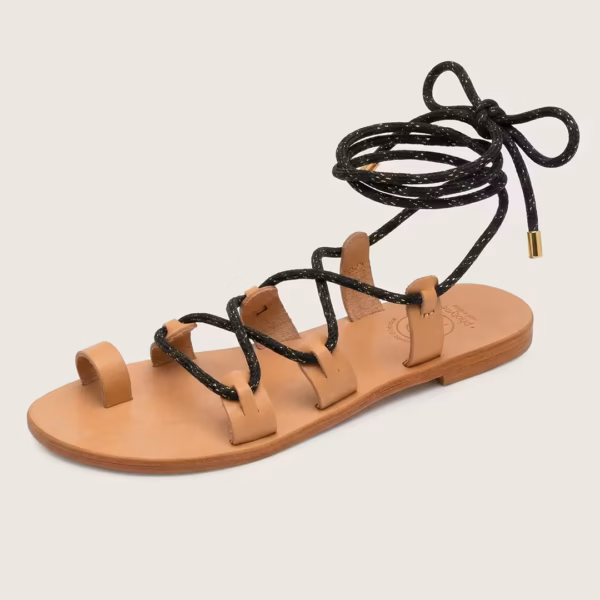 Sandale grecque cuir et lacets noirs -style gladiateur - posée à plat -modèle Schini - créations artisanales Photyne