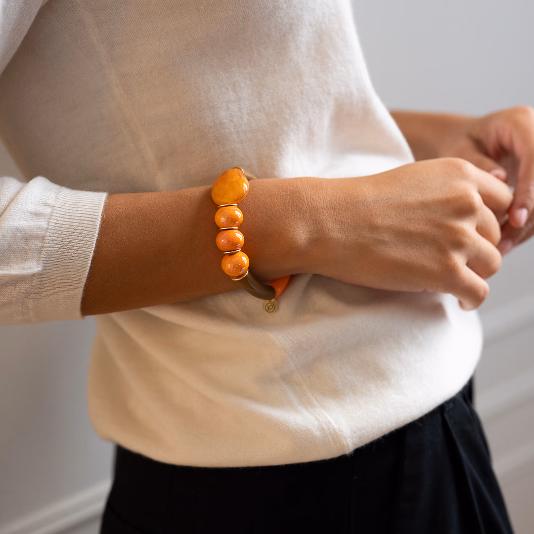 Bracelet Koré orange et marron avec perles en céramique grecque – Image 6
